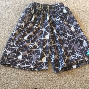 Nike large sb shorts